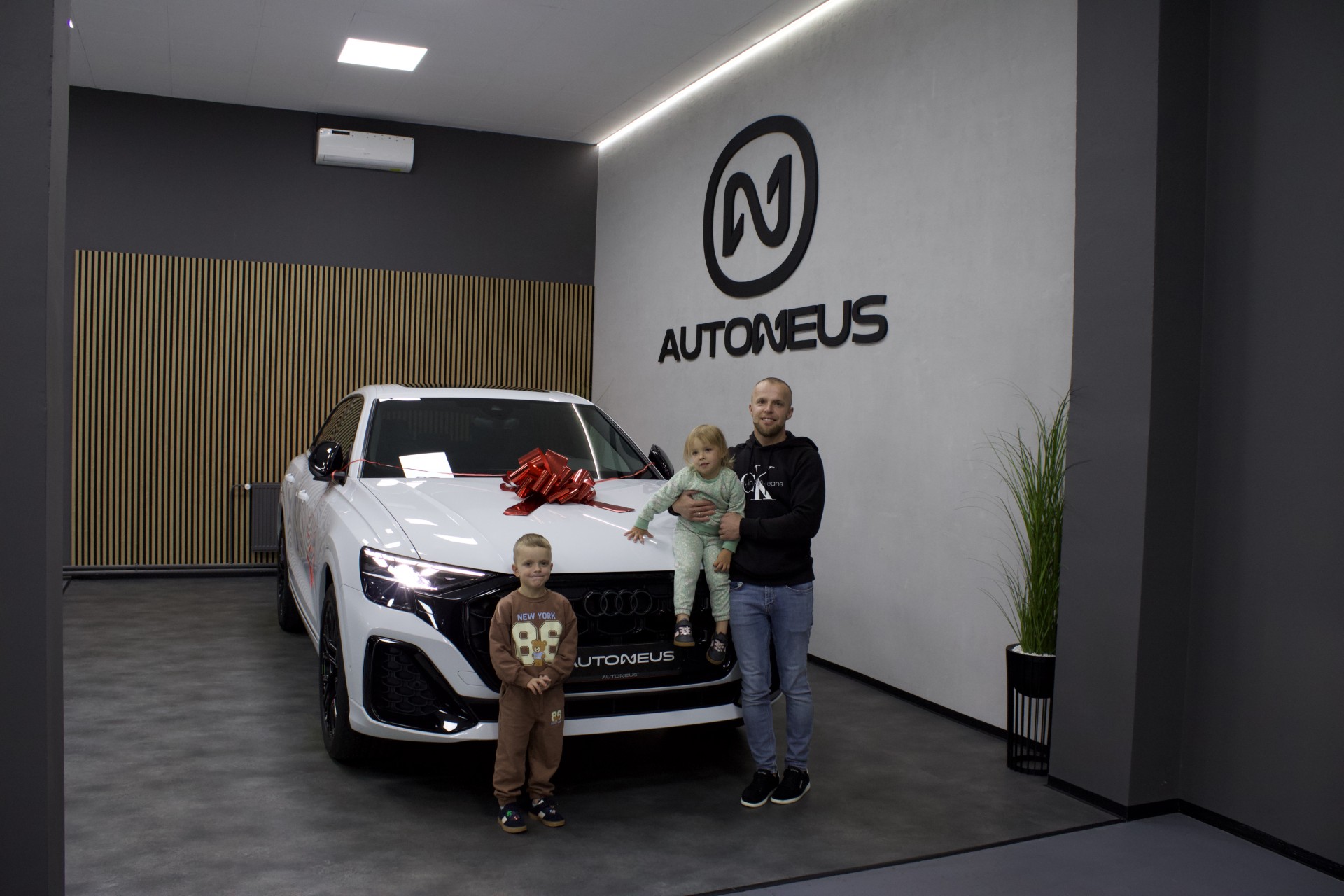 Audi Q8 pre rodinu s tromi deťmi: keď sa klient vracia už po tretie auto